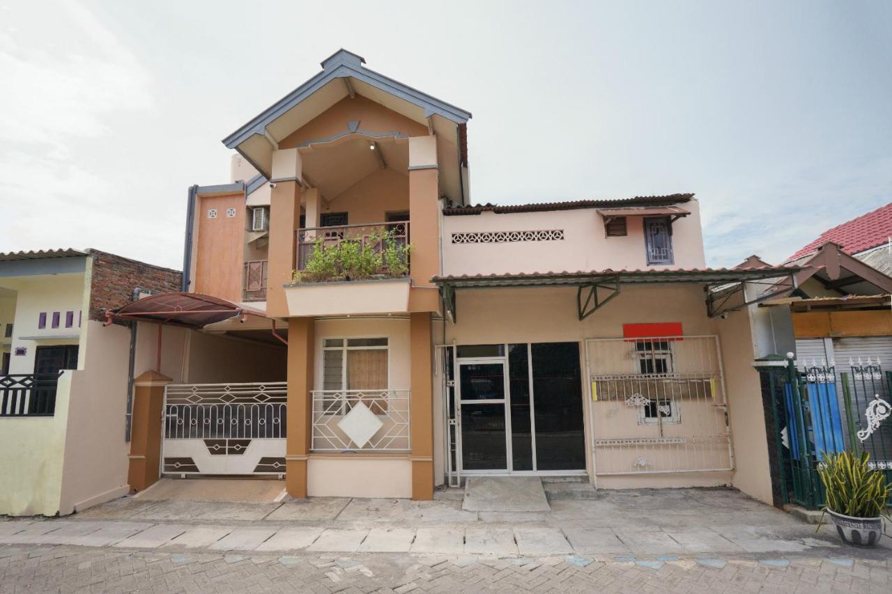 Oyo 2656 Az Zahra Residence Syariah Сурабая Екстер'єр фото