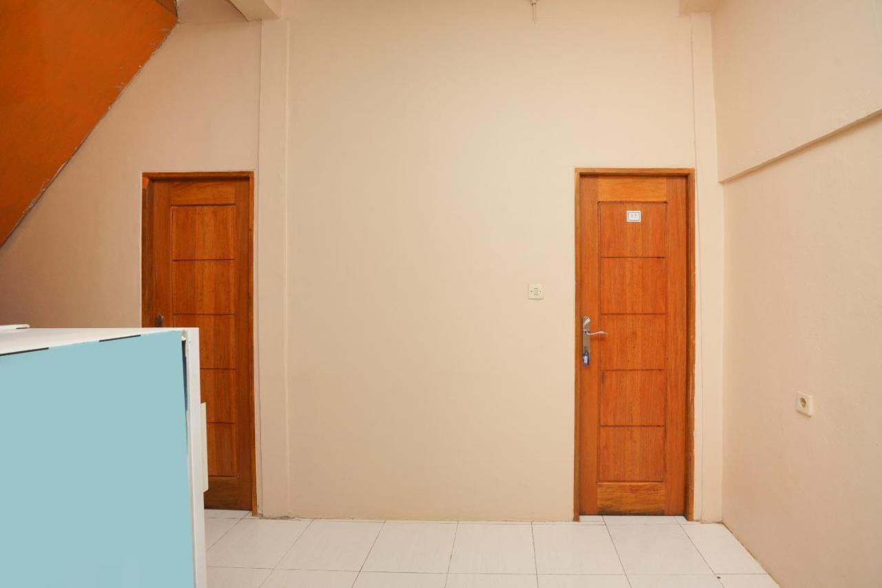 Oyo 2656 Az Zahra Residence Syariah Сурабая Екстер'єр фото